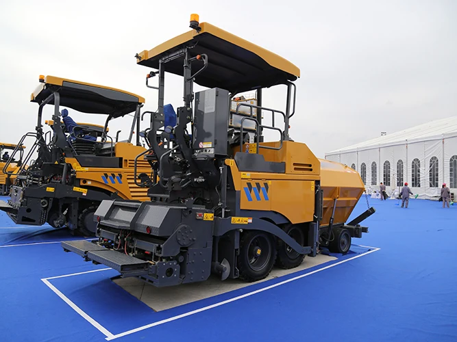 Road Construction Paver Machine RP453L Wheel Asphalt Concrete Paver manufacture