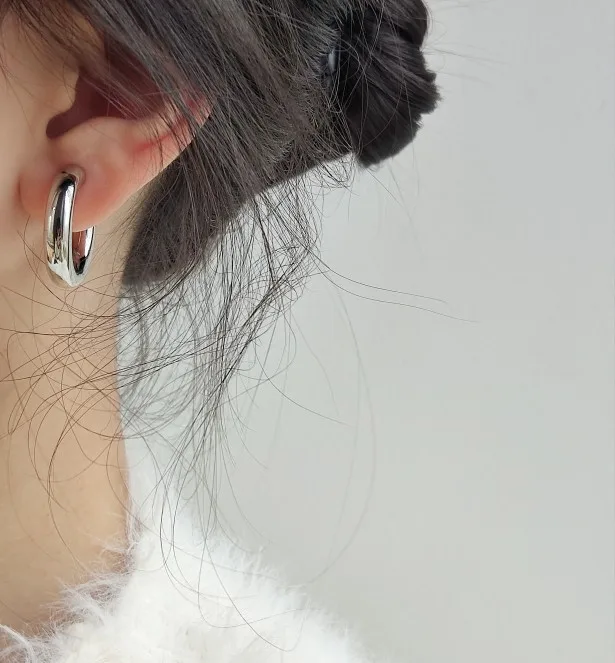 Minimalist 20mm Thick Circle No Piercing Clip on Hoop Earrings 18k Real Gold Non Pierced Cartilage Chunky Ear Cuff Earrings