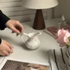 Primo incontro con la brocca per il latte rosa