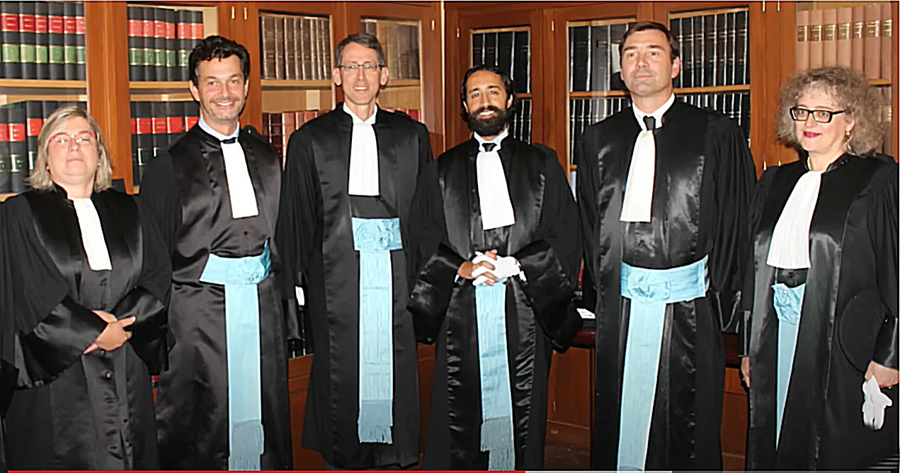 Traditional Legal Regalia Court Attire Judge Lawyer Solicitor ...