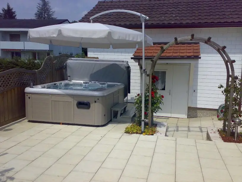 Freestanding Luxury 6 Seats Hot Tub with Balboa System Control and 38 Total Jets for Outdoor Relaxation