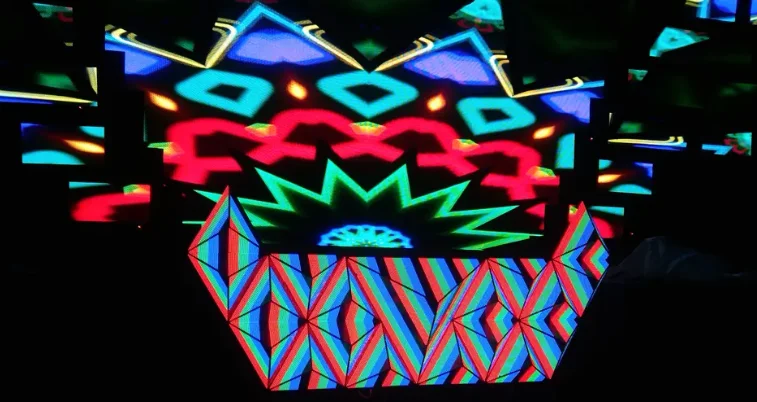 Customized Irregular Shape Cool Full-color Led P5 Dj Booth Led Cube Display Screen