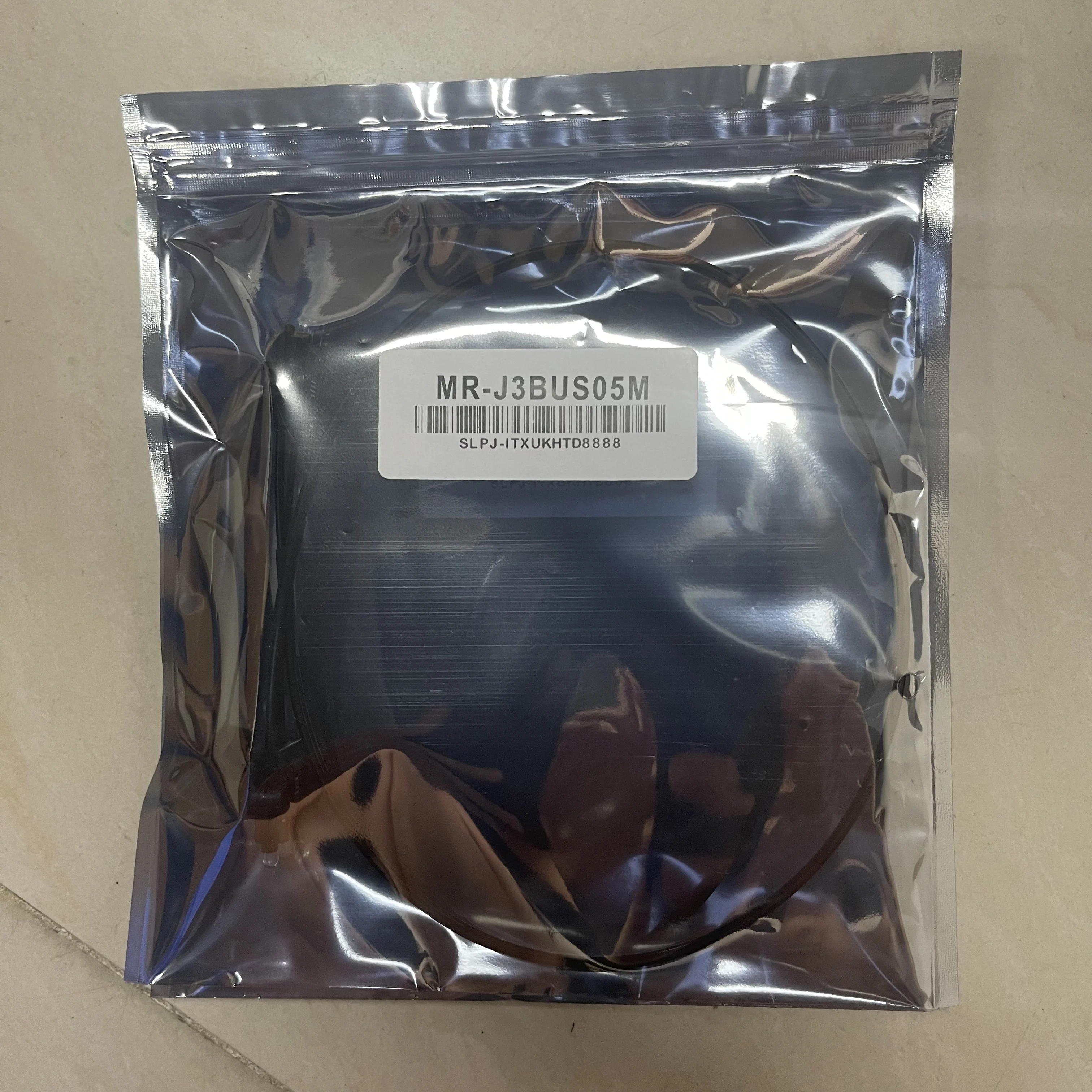 Mitsubishi Servo Communication Cable MR-J3BUS05M Mitsubishi Servo Communication Cable MR-J3BUS05M