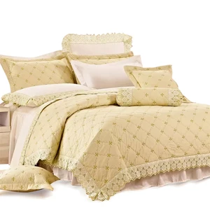 King Size Eco-Friendly 200TC Microfiber Lace Printed Floral Pattern Quilted Bedspread with Plain Stitching Home Use for Brand