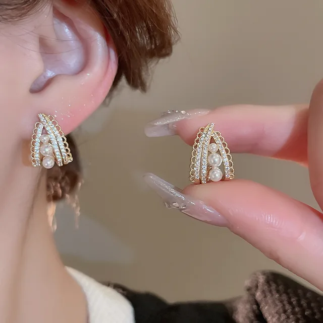 Silver Needle Pearl Zircon Lace French Light Luxury Fashion Internet Red High end Versatile Wholesale Stud Earrings for Women