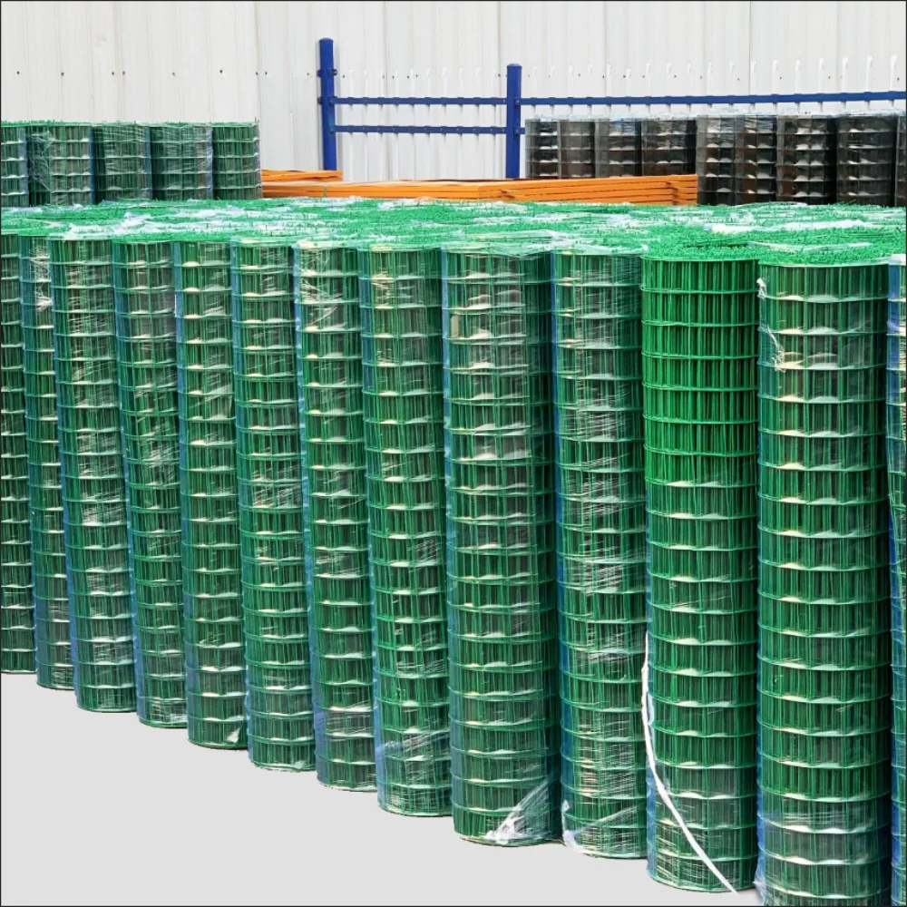 Hardware Cloth Poultry Enclosure Netting Rabbit Run Cage Chicken Coop Iron Wire Mesh Farm Fence Roll Galvanized Welded Wire Mesh
