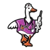 Ganso en uniforme morado