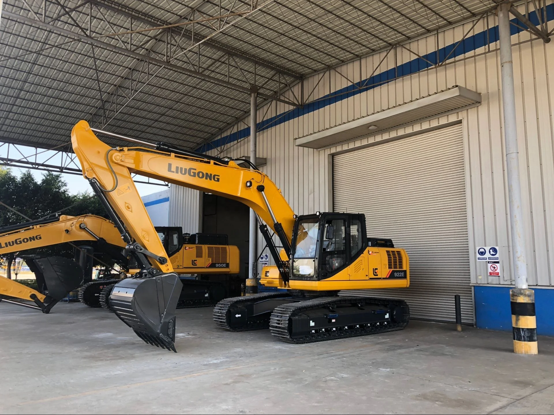 Chinese Popular Digging Machine 15 Ton Crawler Excavator CLG915E