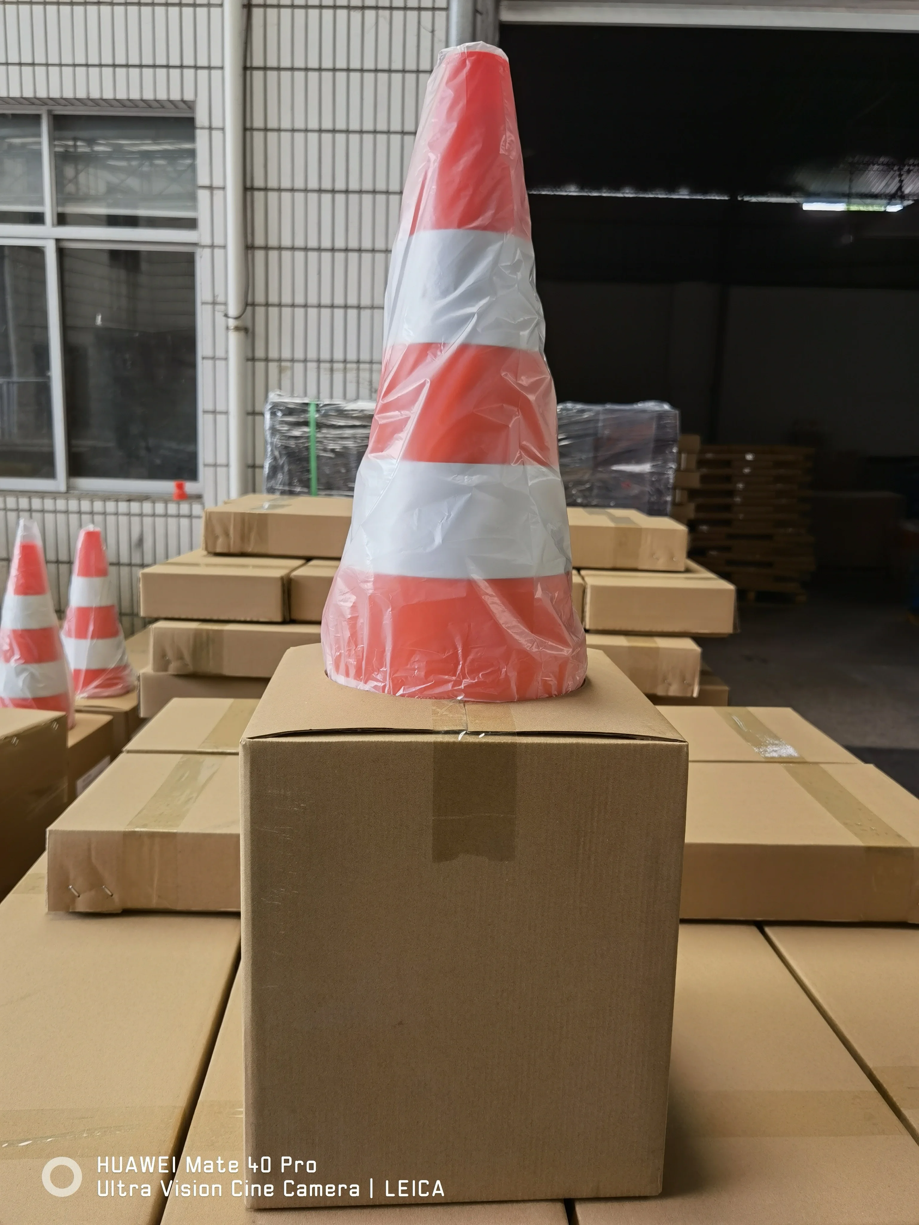 Road Safety Cones Black Base Warning Traffic Cones Reflective Tape Pvc