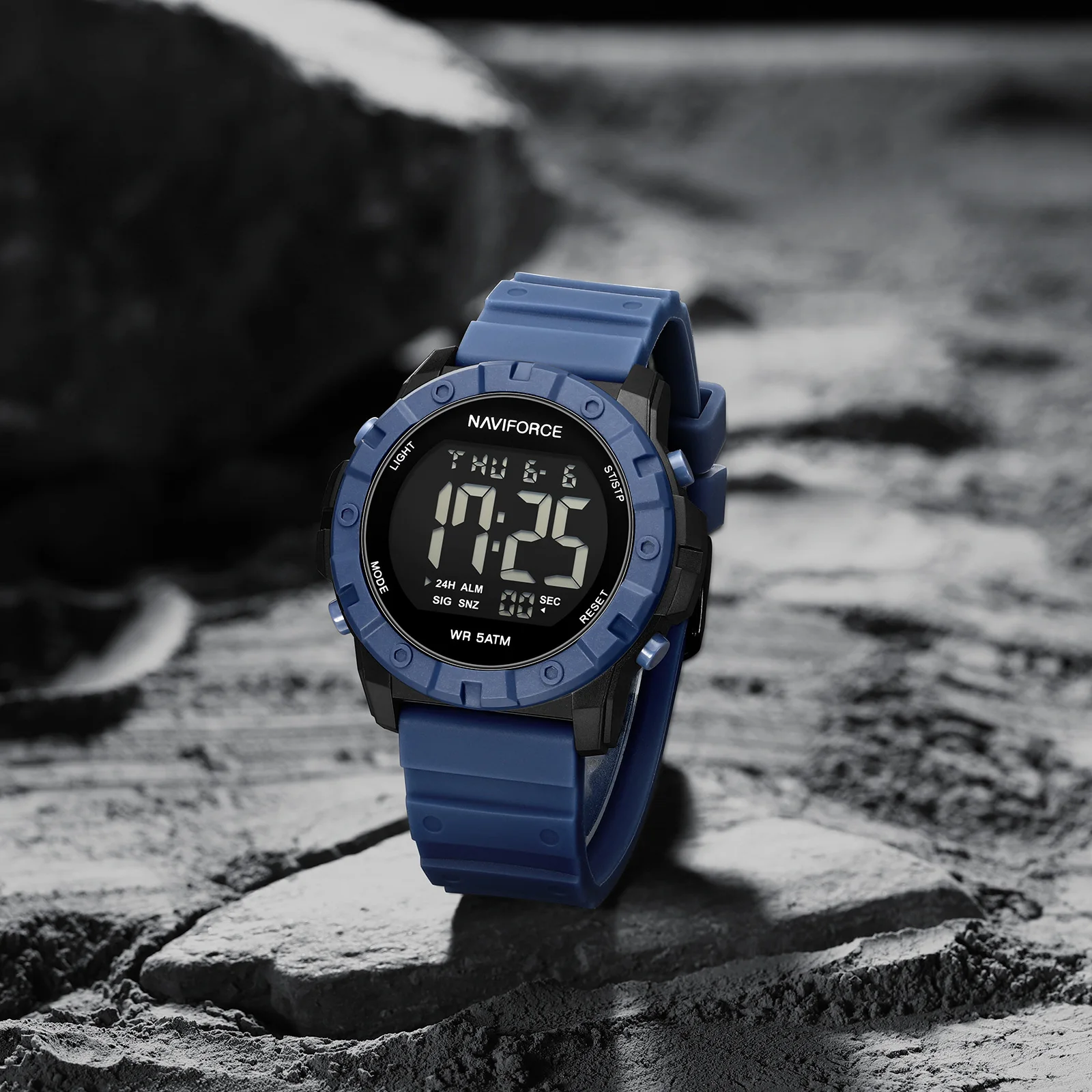 NAVIFORCE 7110 Digital Wristwatch 50M Waterproof Outdoor Sports Running Mens Watch Relogois Masculino