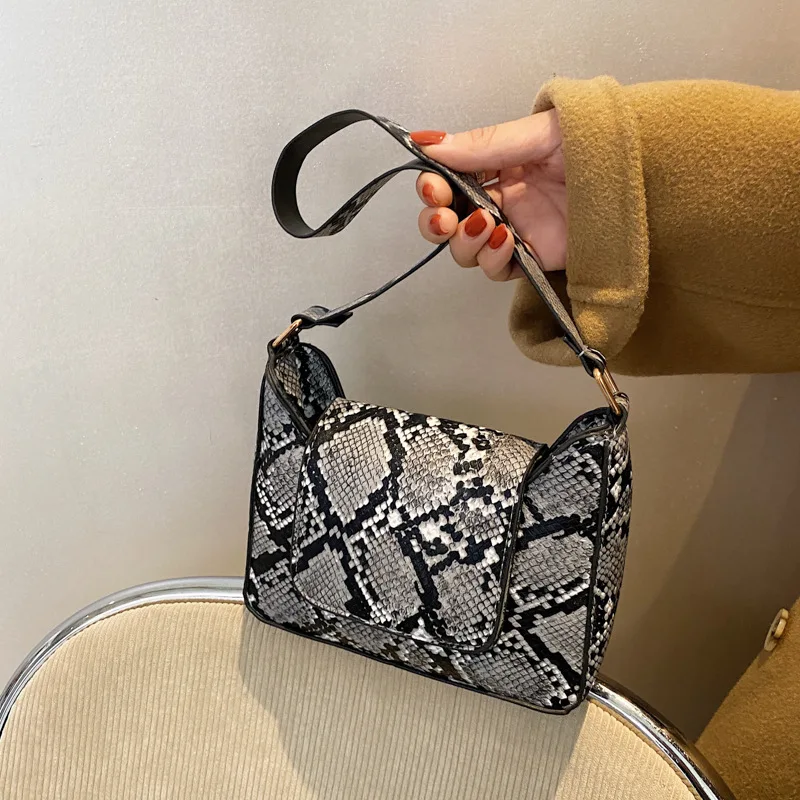 snake print mini bolsa