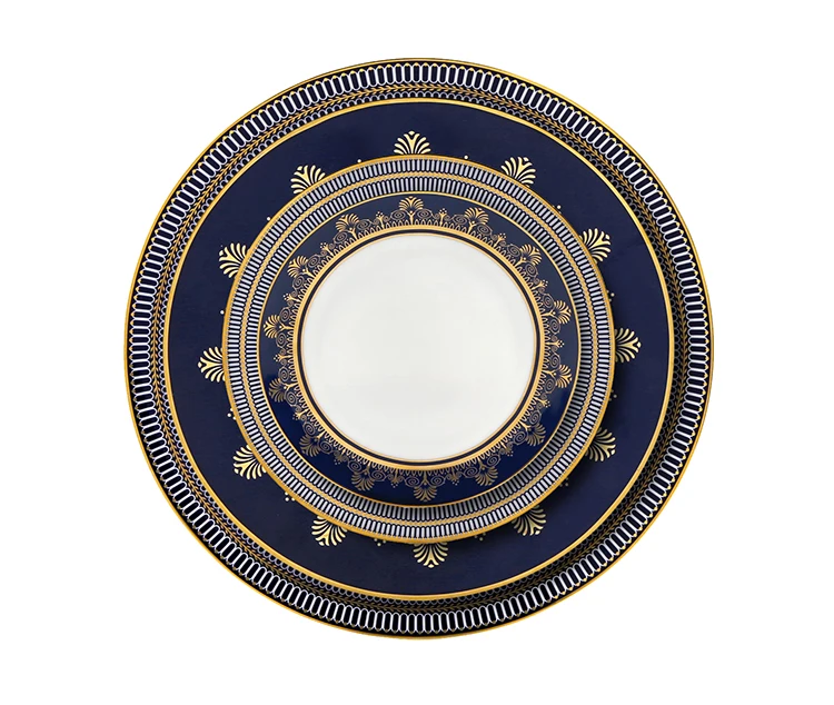 Luxury New Custom Tableware Party Decoration Bone China Dinnerware Porcelain Ceramic Dishes Plates Set Christmas Plate