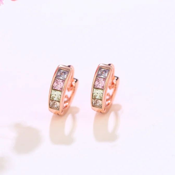 Lefeng Trendy Jewelry 18k Gold Plated Fashion Huggies Earring For Women