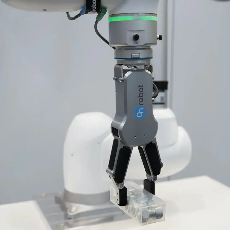 Robot Cafe Manipulator Onrobot RG6 Robotic Picker Integrated with Collaborative Coffee Robot Arm for Pick and Place