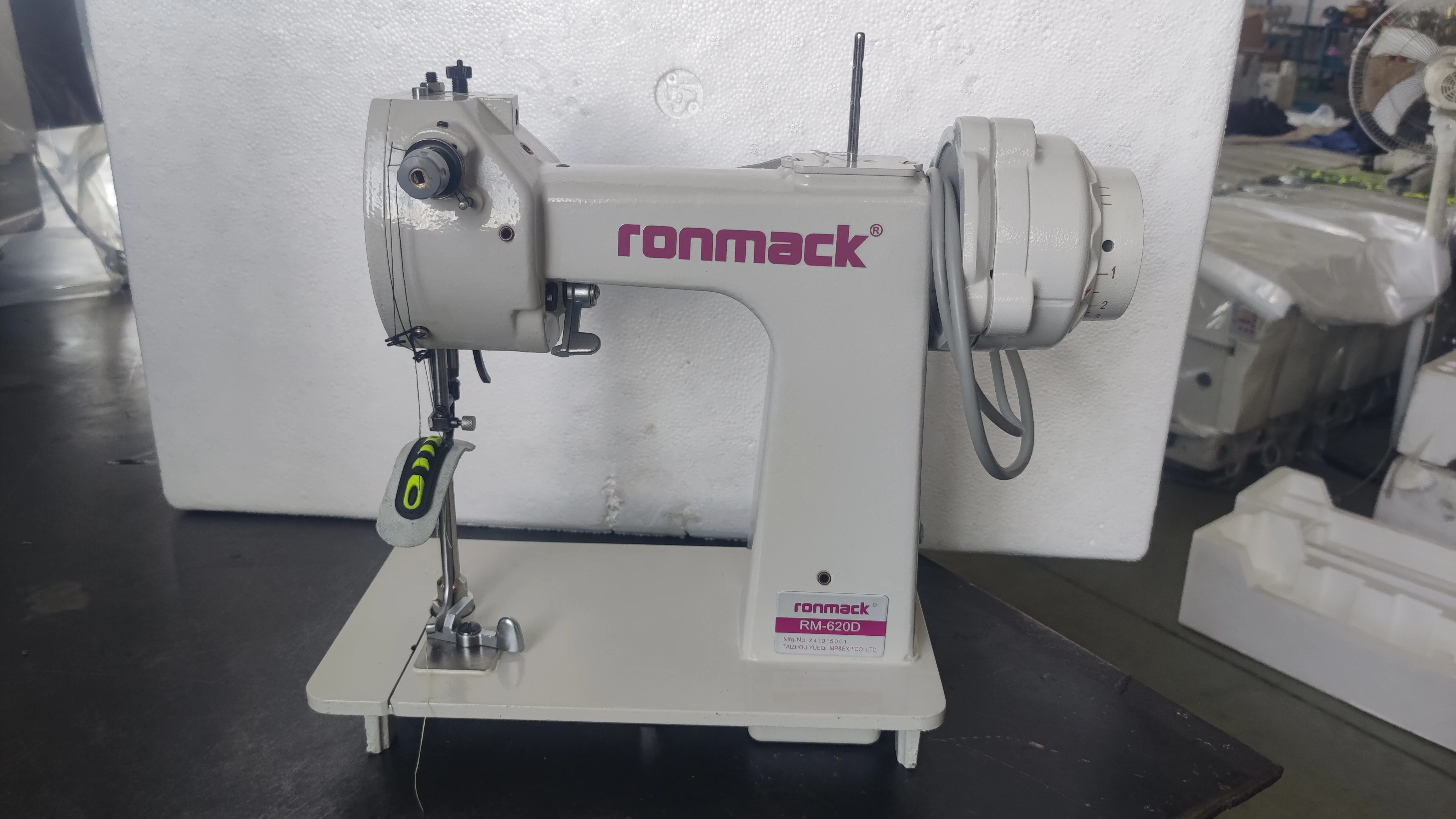 RONMACK RM-620D  Direct Drive Small Bed Post Finger Machine Glove Machine Industrial Glove  Chain Stitch Sewing Machine