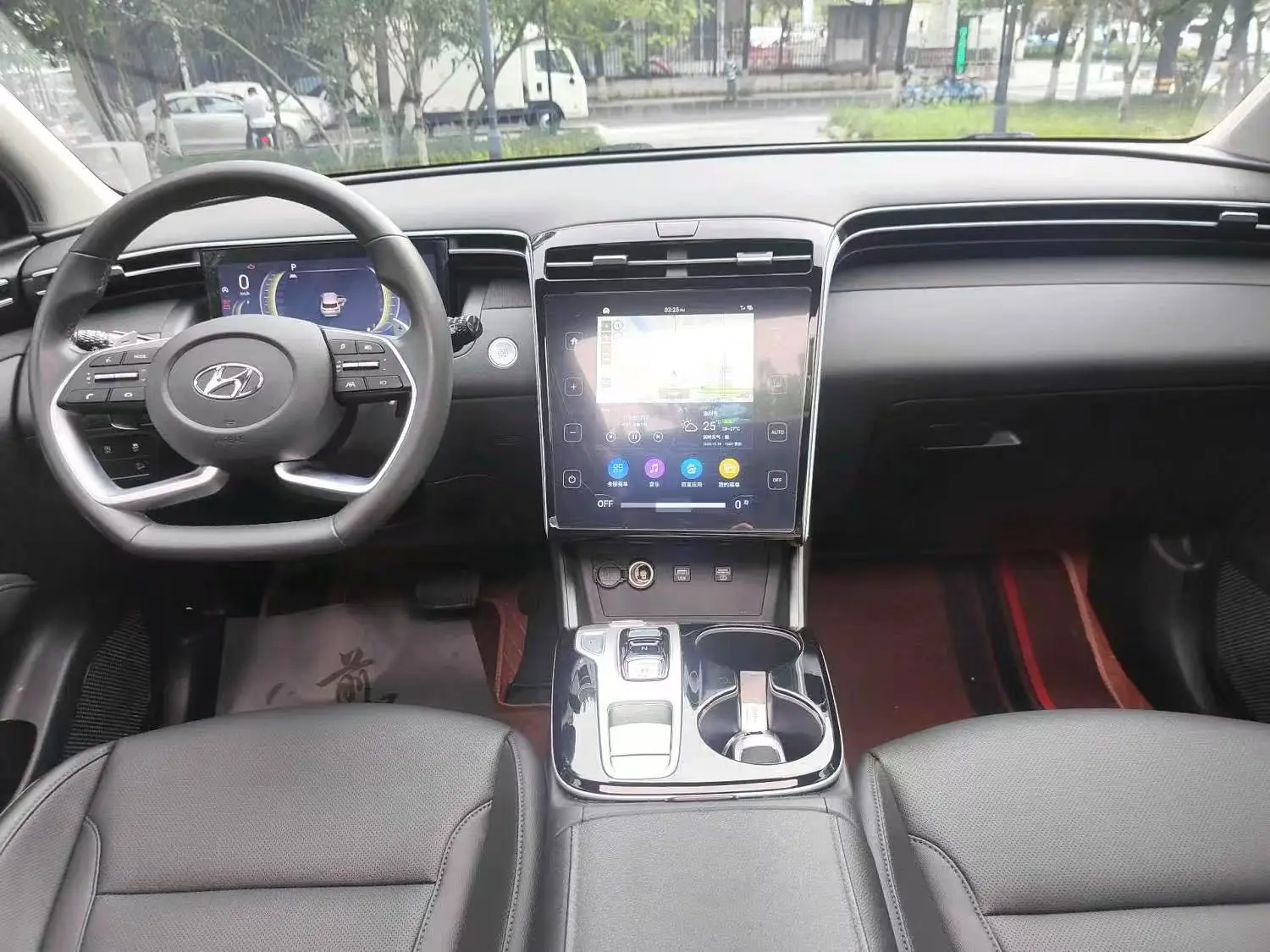 Factory Stock Used 2023 Tucson SUV with Automatic Gearbox Turbo Engine Left Steering R19 Tires Fabric Seats Ready for Shipping factory