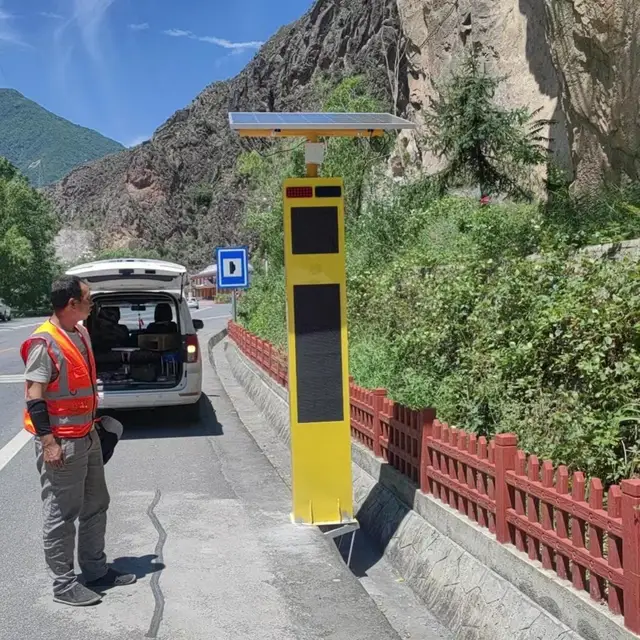 Solar-Powered Traffic Safety Junction Vehicle Sensor Radar Curve Warning Peace Sentry Camera
