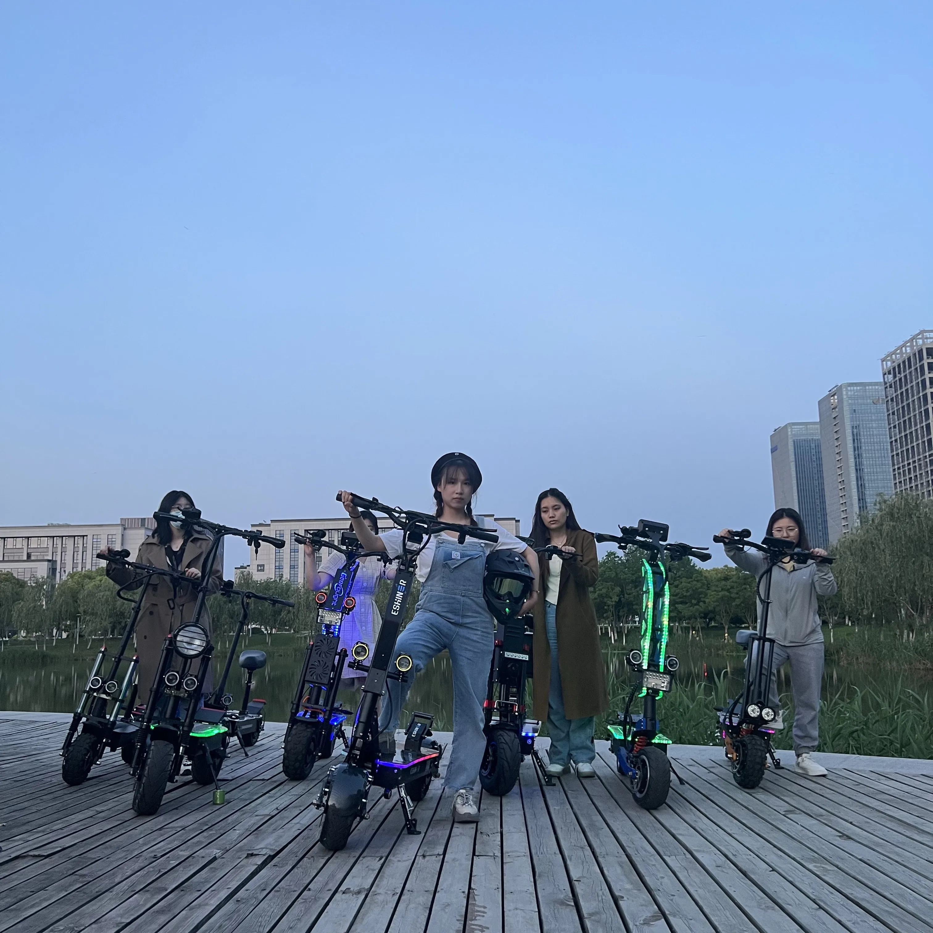 Manufacturer Powerful E Scooters 72v 8000w 10000w 15000w Dual Motor 11inch Two Wheels High Speed 6590