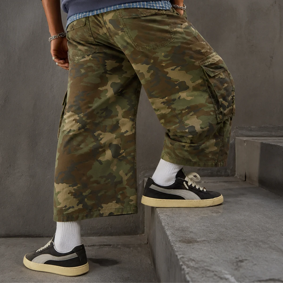 Wholesale Green Camo Cargo Pants Men Cropped Baggy Wide Leg Multi Pocket Utility Outdoor Casual Streetwear Men Cargo Pants gallery 7