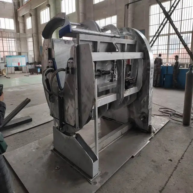Halal rotating kill box for cattle in slaughterhouses