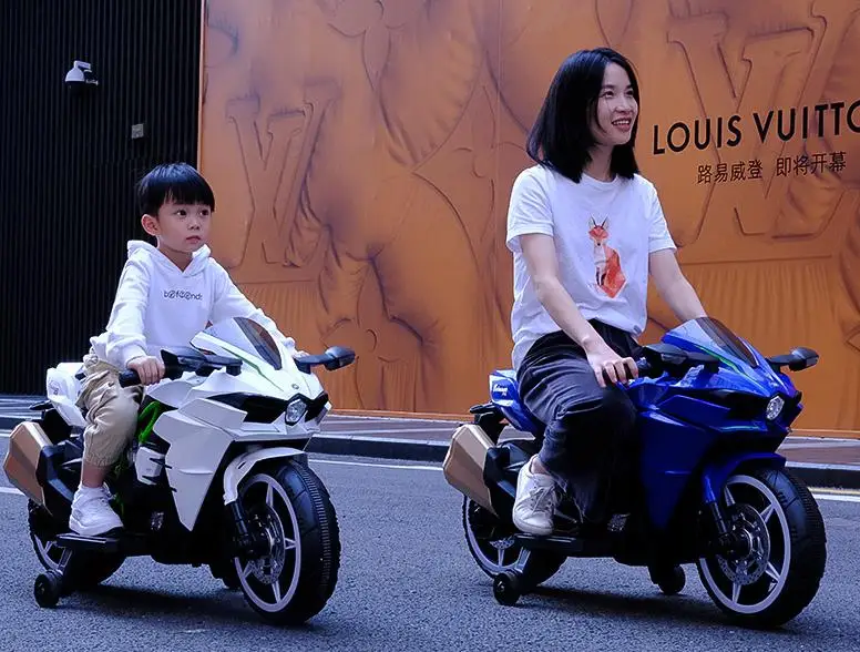 充電式バイク 楽天市場】バイク用バッテリー＋充電器セット□カワサキ Ninja