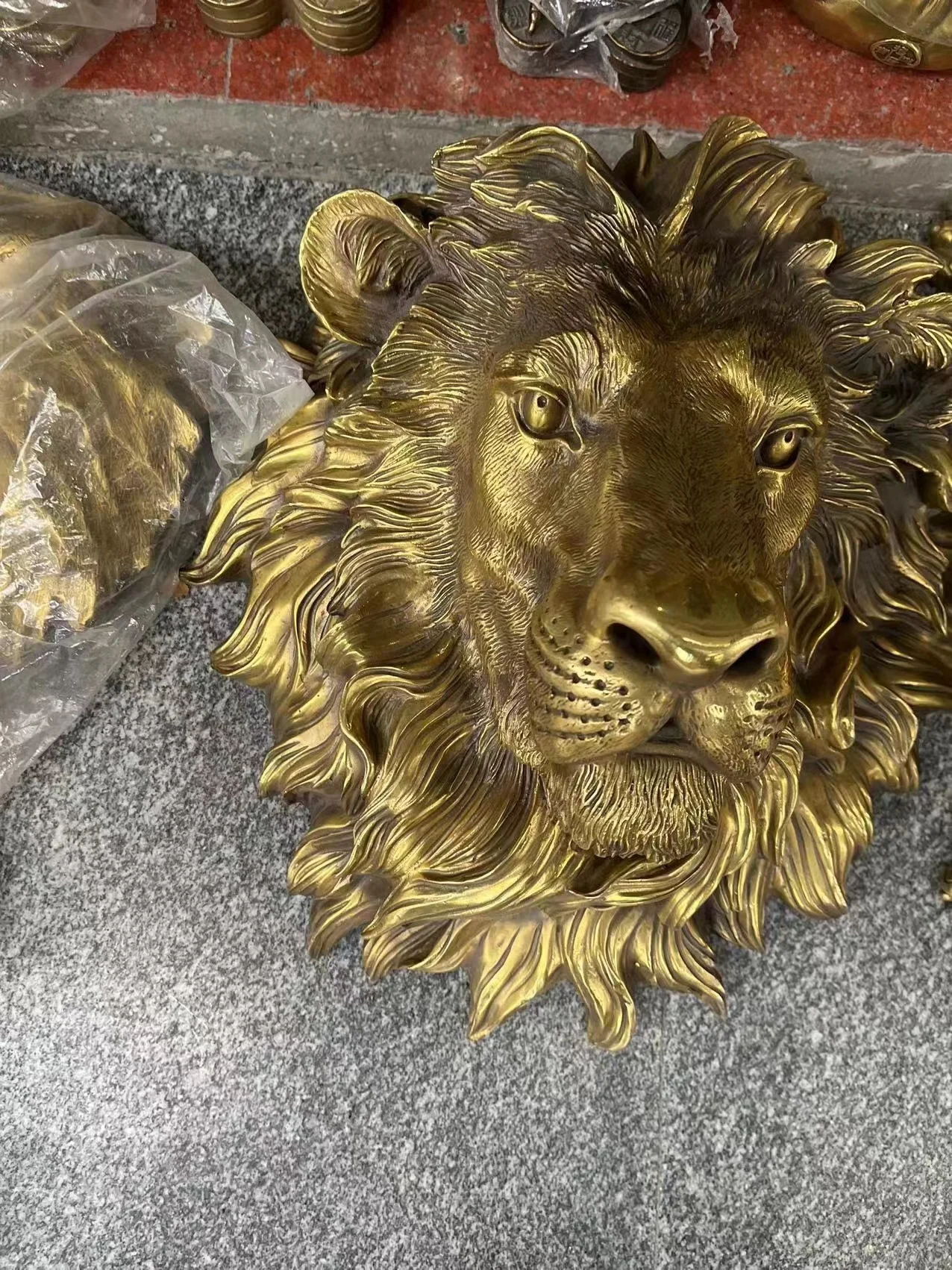 ブロンズ製ライオン彫刻 約15cm 権威と威力の象徴 百獣の王 ライオンのヘッドマウント（頭像壁