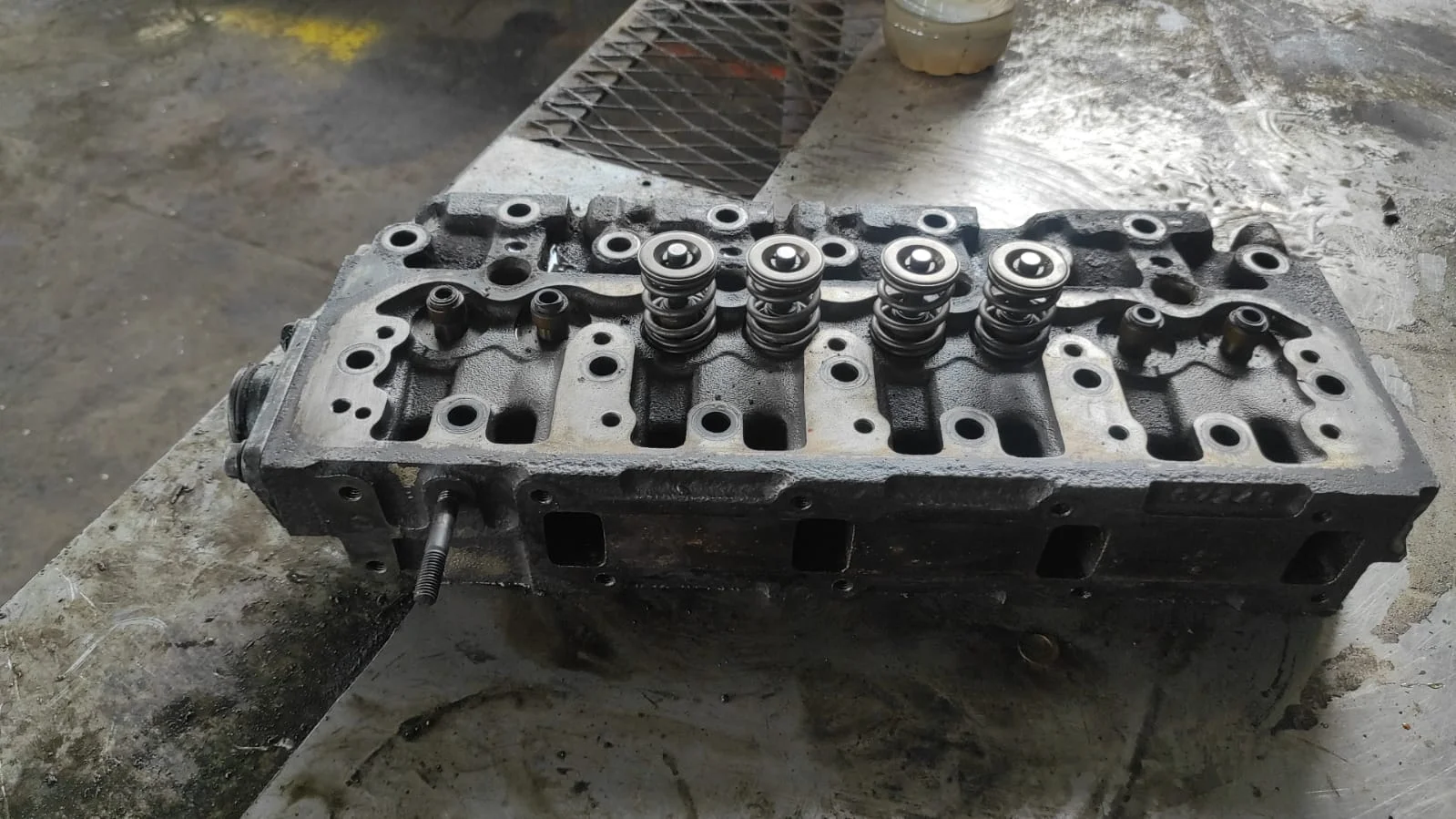High Suppliers D1703 Used Cylinder Head Assembly for Kubota Cylinder Head Assembly 4