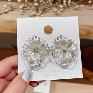 New Factory Wholesale Earrings American Retro Style Metal Crystal Transparent Flower Stud Earrings for Women