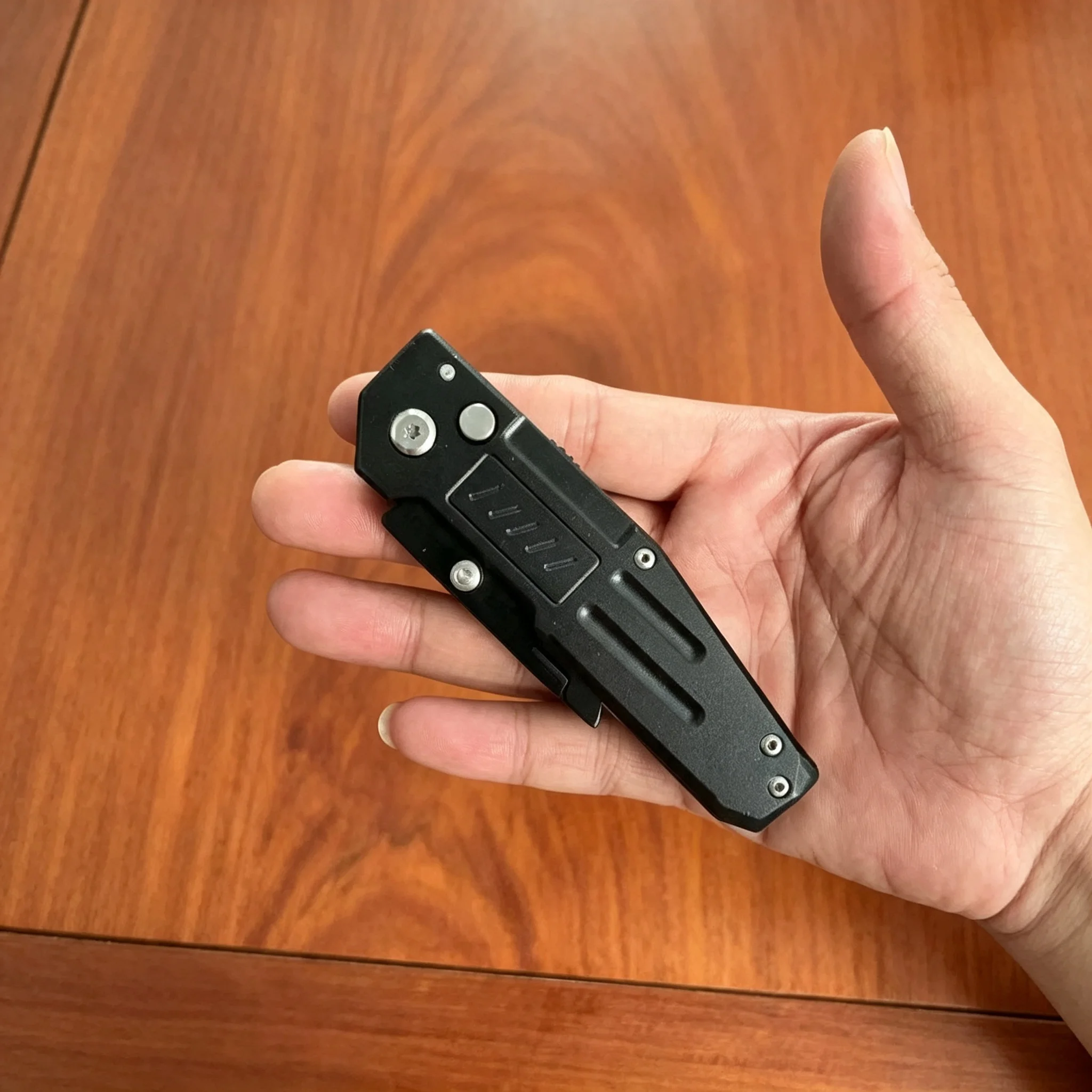 Heavy Duty Folding Utility Knife with Replaceable Blade Aluminum Alloy Handle Safety Lock for Carton Cutting - detail 6