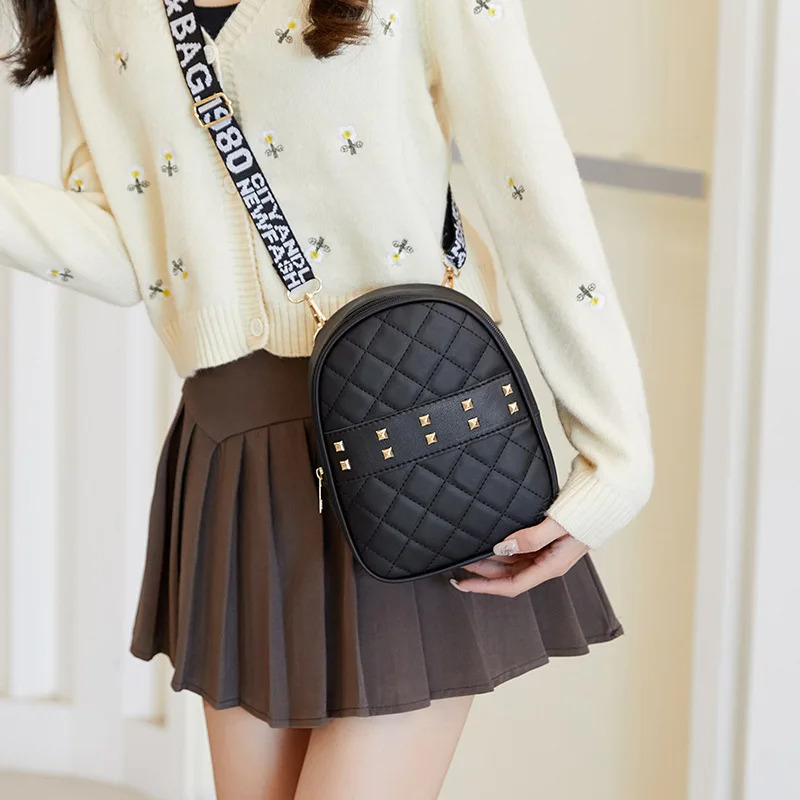 韓国大人気 トレンド[MUCENT]SLAN MINI LEATHER STRING BACKPACK 韓国ファッション ミニバックパック チェーンストラップ 黒
