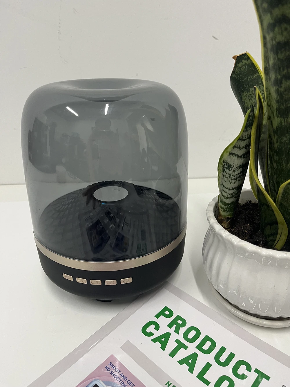Novo mini alto-falante sem fio com iluminação RGB da moda com BT/USB/TF/AUX, alto-falante portátil para festas ao ar livre e ambientes internos