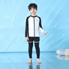 Conjunto de tres piezas blanco para niño.