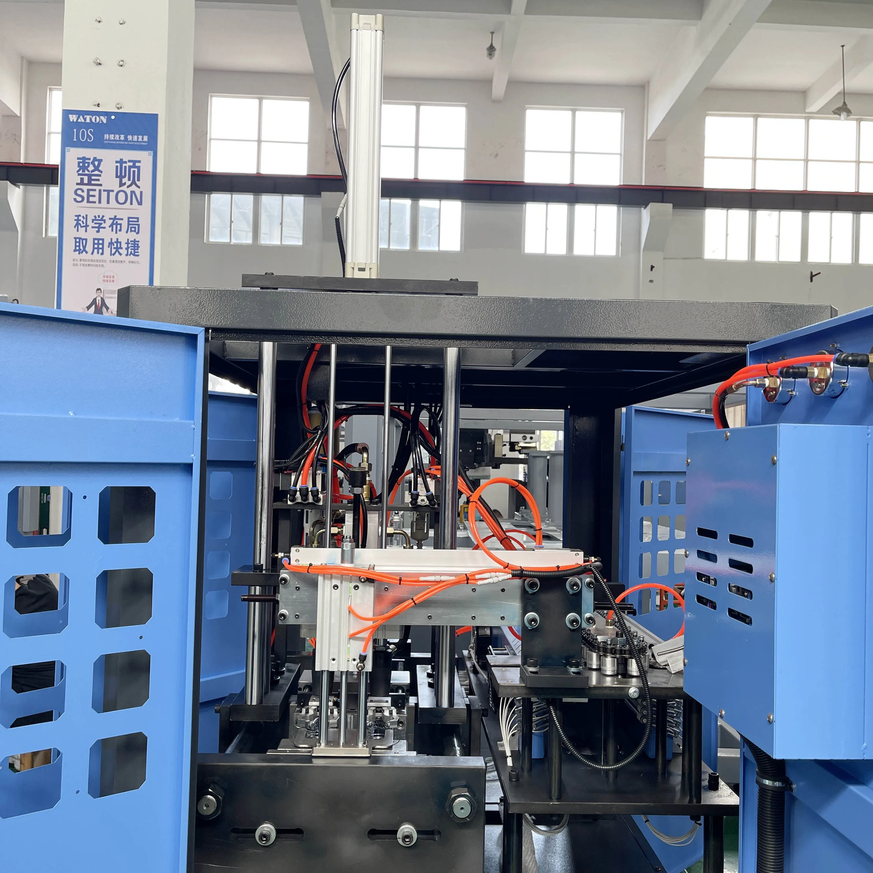 EASY Series Cheap Price Automatic PET Blowing Machine 2 Cavity Water Bottle Plastic Blow Moulding Machine manufacture