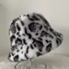 Estampado de leopardo blanco
