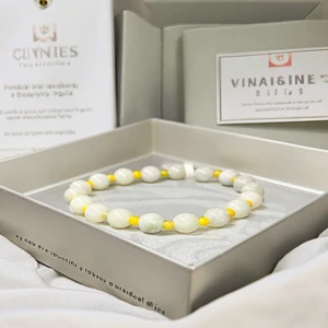 Elegant Emerald Jade Beaded Strand Bracelet Gift for Any Occasion