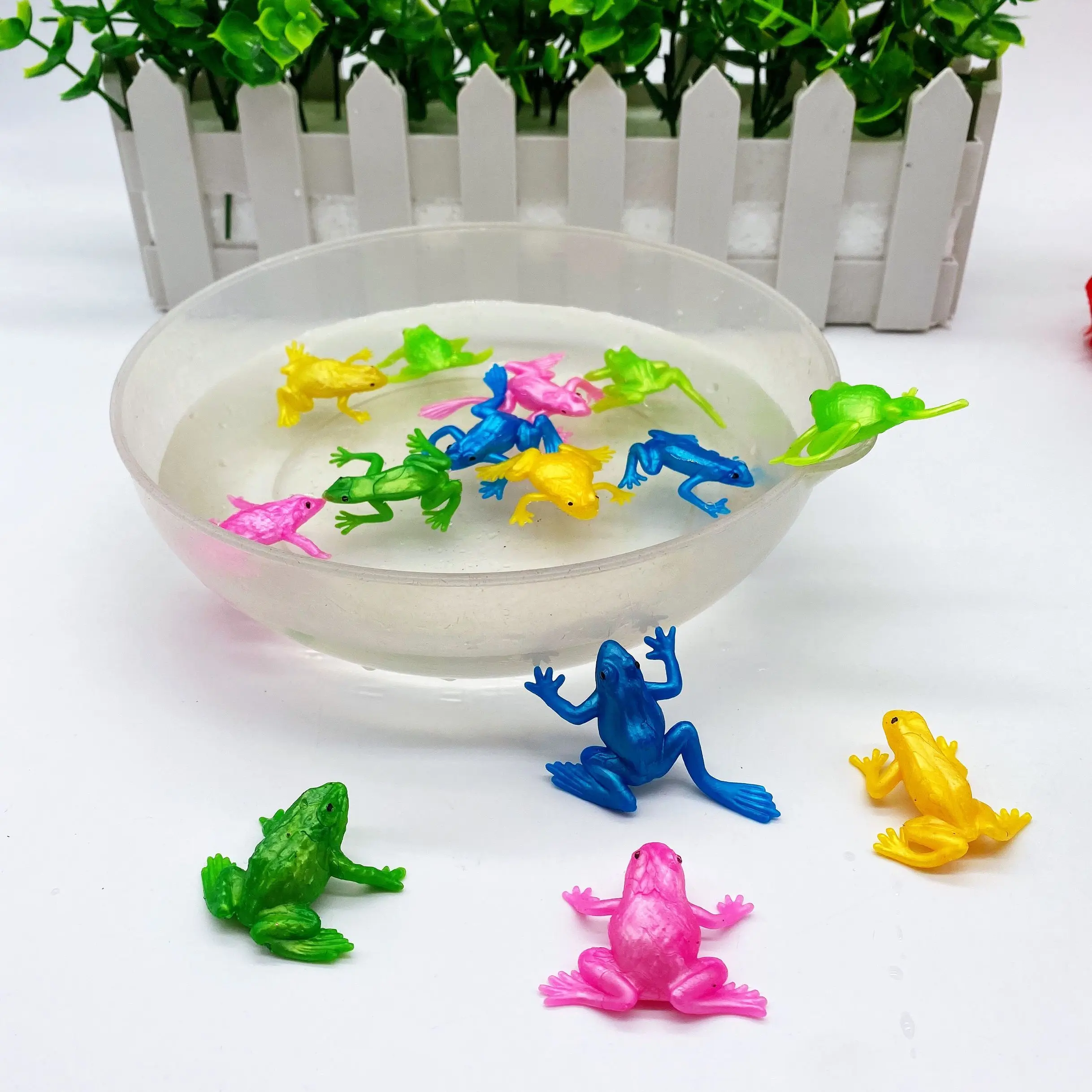 Floating in Water Frogs Character Figure Fun Toys Assorted Plastic Realistic Frog Model Action Figures Animals Toys