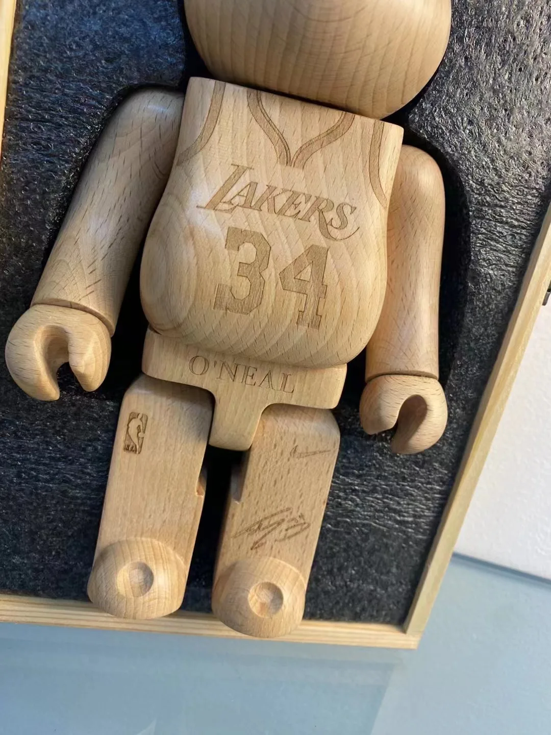 Bearbrick 28CM 400% Wood No. 34 Jersey Shaquille O'neal