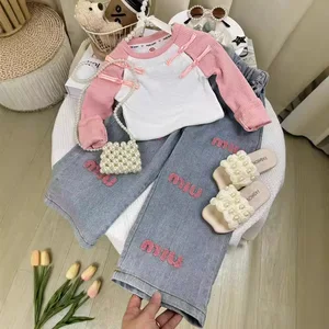 2026 Hot Selling Autumn Girls' Fashionable Clothing Set Knitted Short Top Trendy Embroidered Denim Pants 2pcs Kids Wear