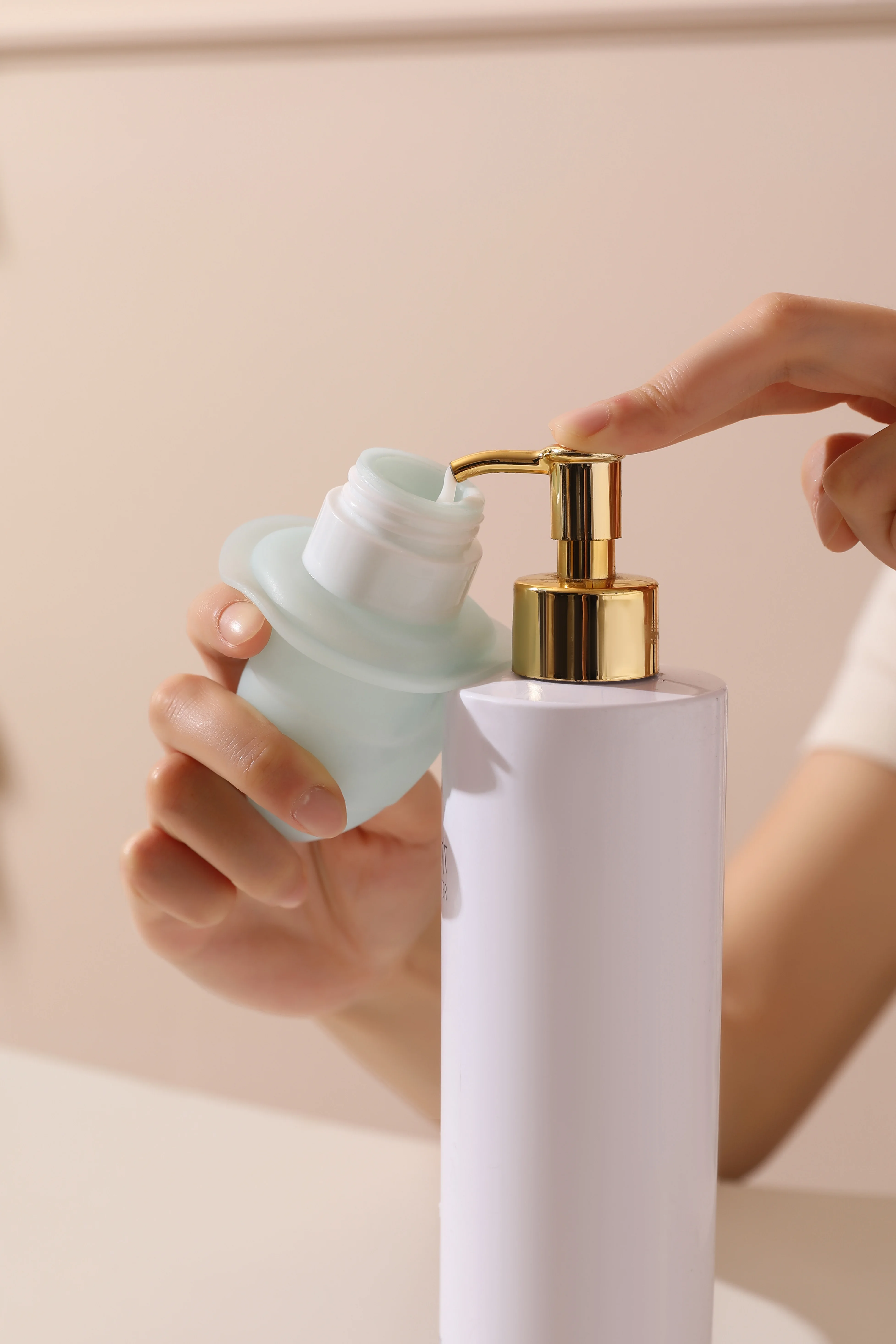 Portable Foldable Dispenser Bottles Practical and Space-Saving Bathroom Accessory Set for Travel