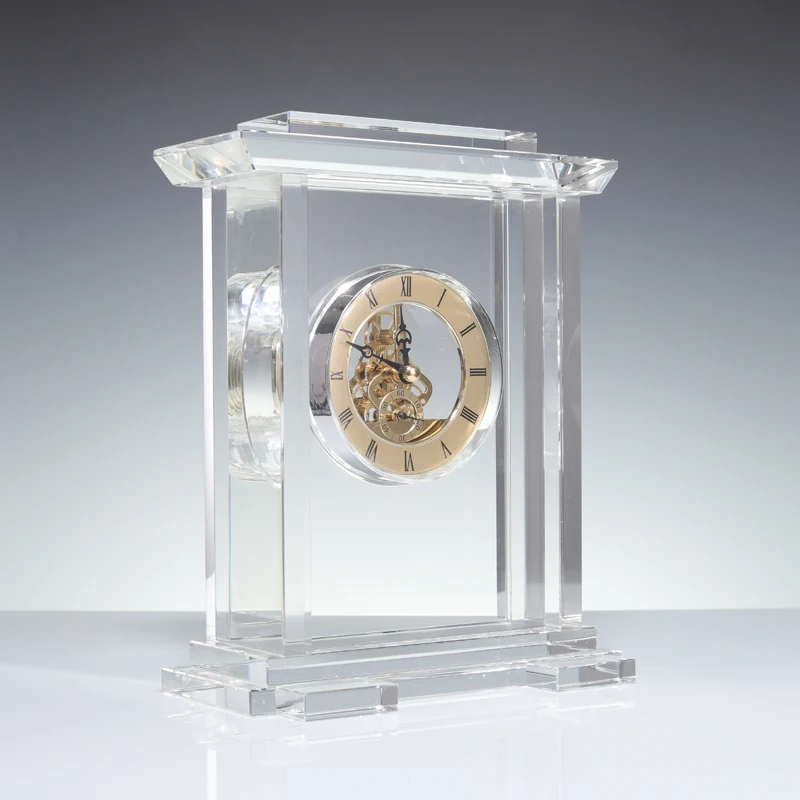 Heißer Verkauf benutzerdefinierte Kristall Schreibtisch Uhr graviert Glas mit Liebe Thema geschnitzt und bemalt Dekor Trophäe für Geschenke und Souvenirs