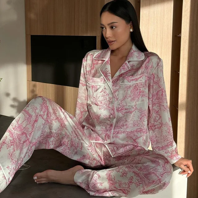 Winter Luxury 2 piece Set Custom Color Pink Long Sleeve Pants Printed Outfit Cozy Silk Satin Pajama Pjs Pyjamas Set For Women