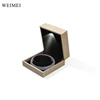 Caja de brazalete de oro con LED