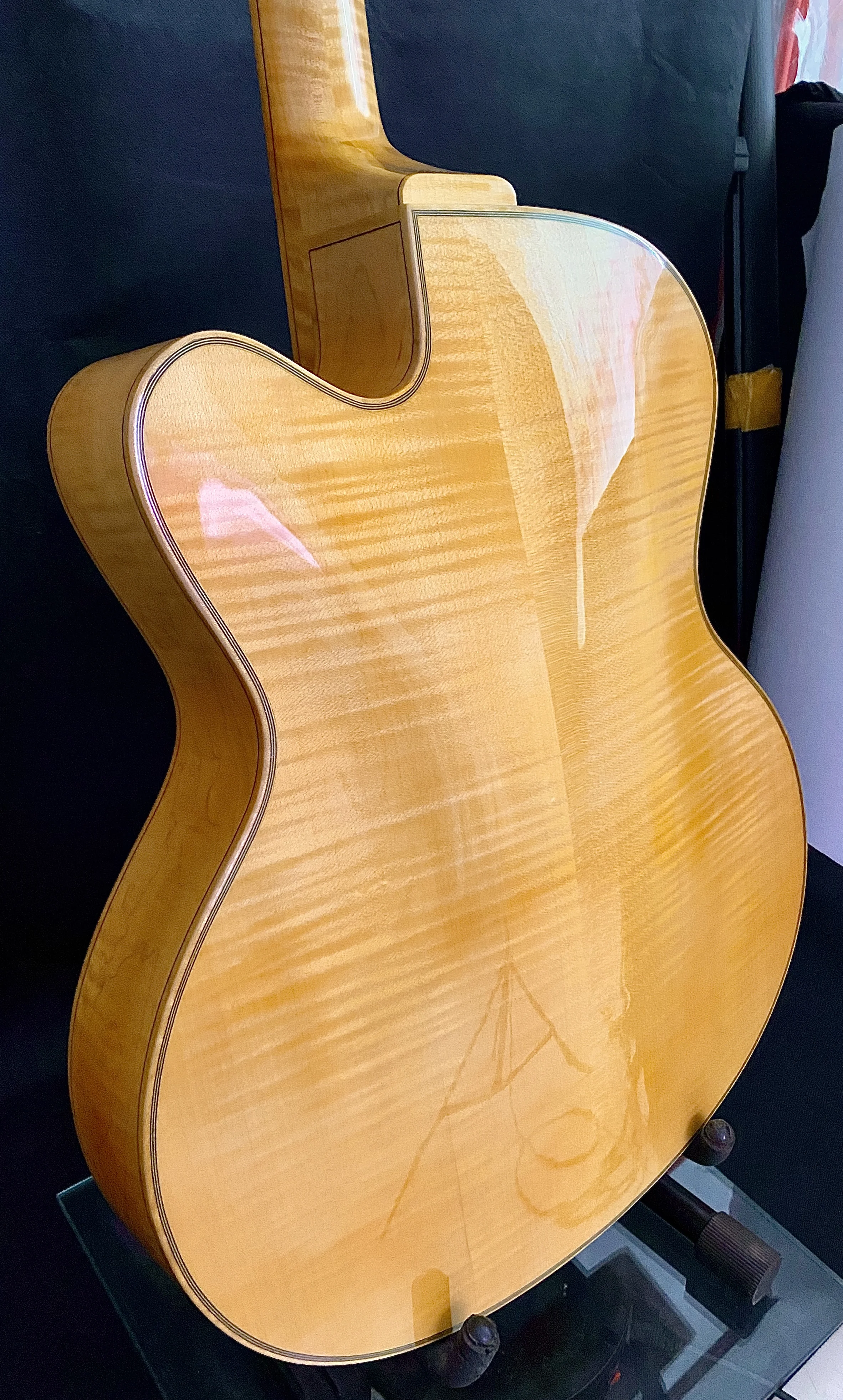 Yunzhi Customizable 7-String Electric Jazz Guitar Eastman Style Handmade Solid Maple Carved Archtop Ebony Fingerboard Spruce