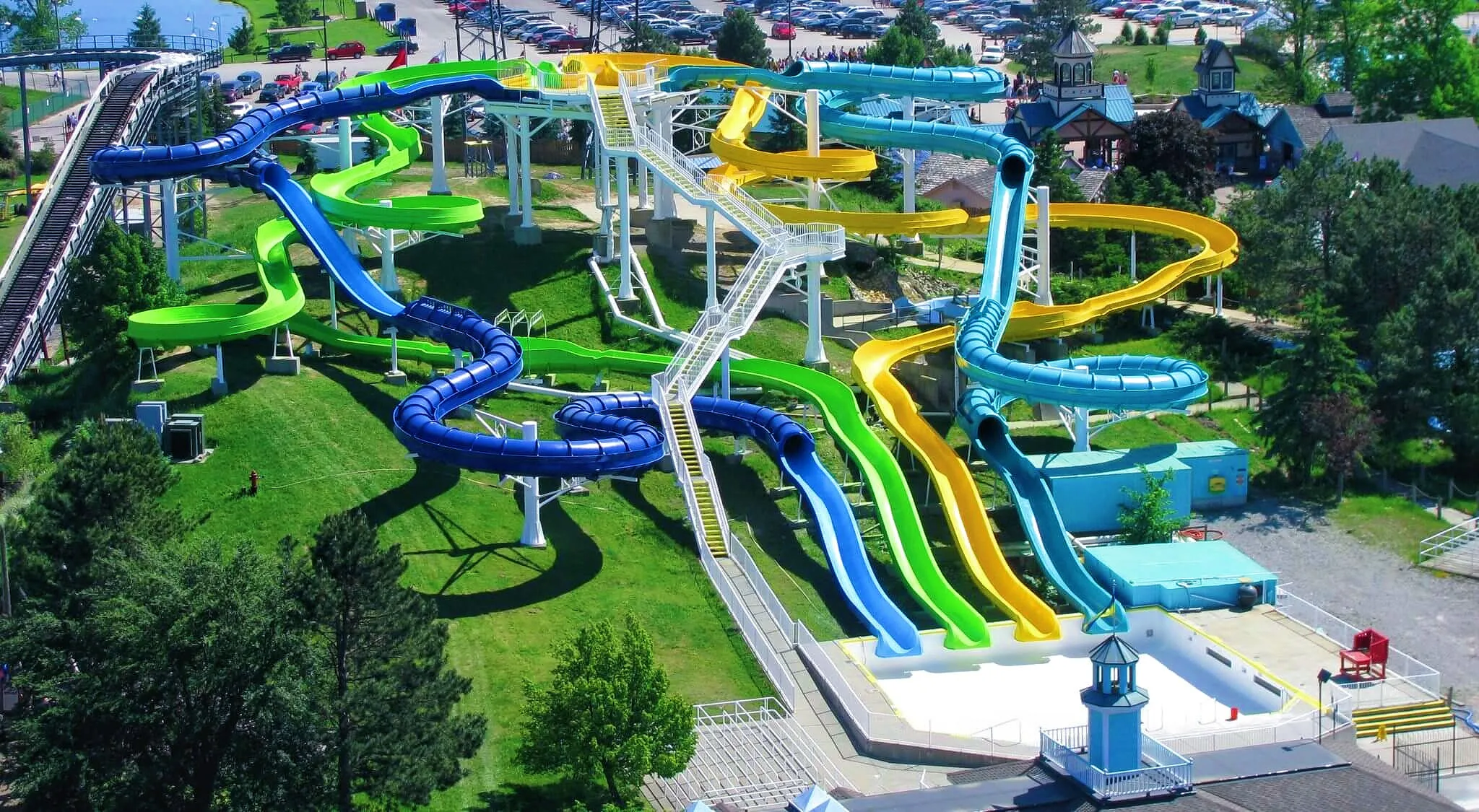 Customized Size 6-8mm Thickness Fiberglass Water Park Slide with Over 10 Years Service Life