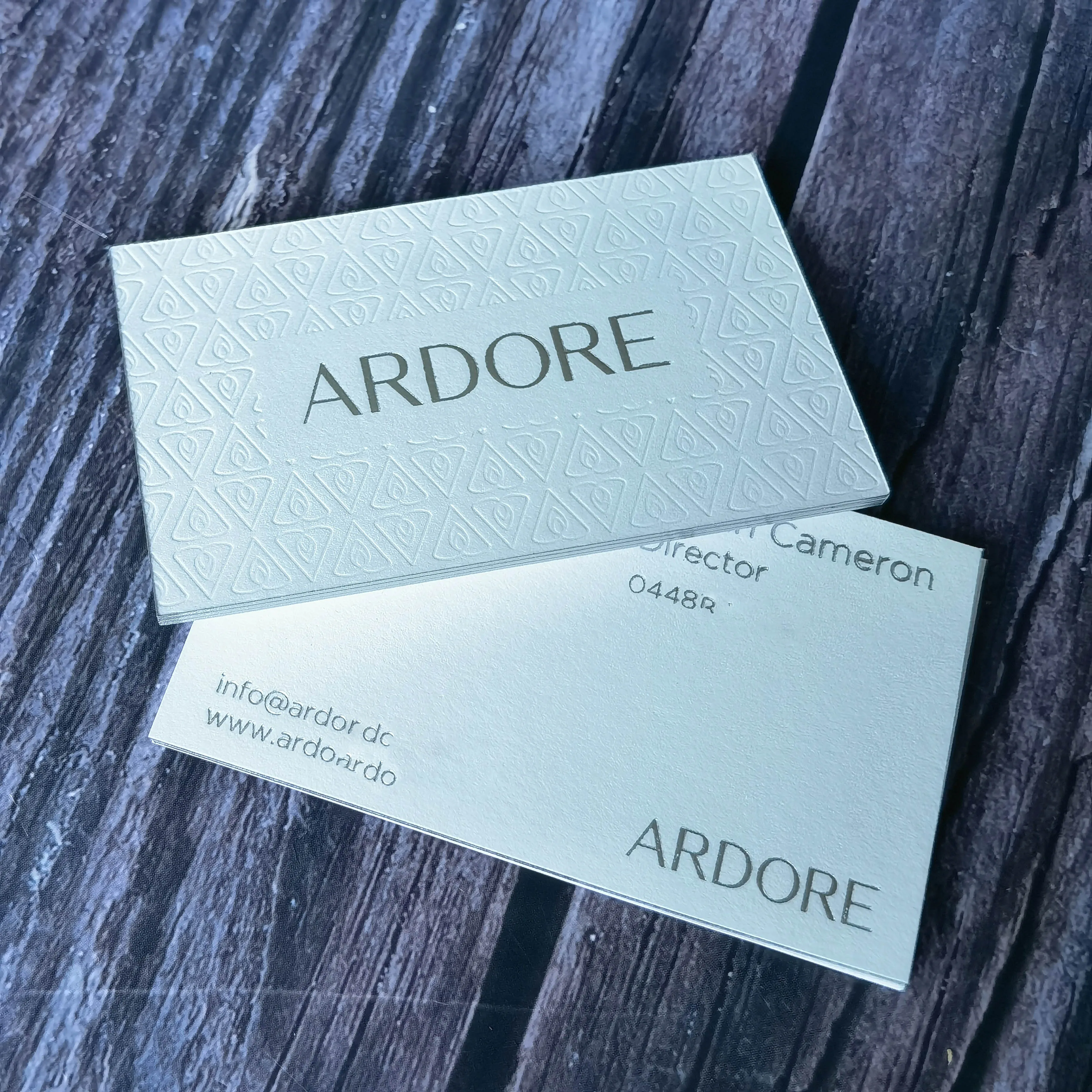 Customized Luxury Design Embossed Business Card Offset Paper & Cardboard Corrugated Board Duplex Made in China