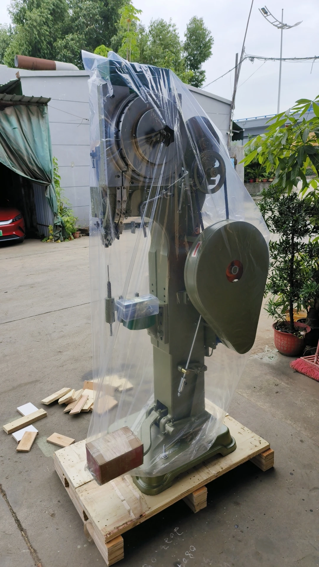 Automatic Feeding Rivet Machine Metal Riveter  Press Riveting Machine