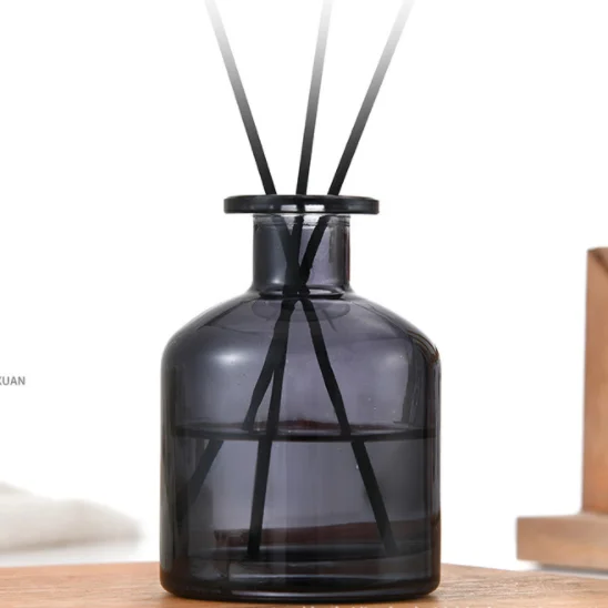 Decorative 200ml Aromatherapy Bottle with Lid Round Shaped Black Glass Reed Diffuser Car Room Diffuser Glass Bottle With Lid