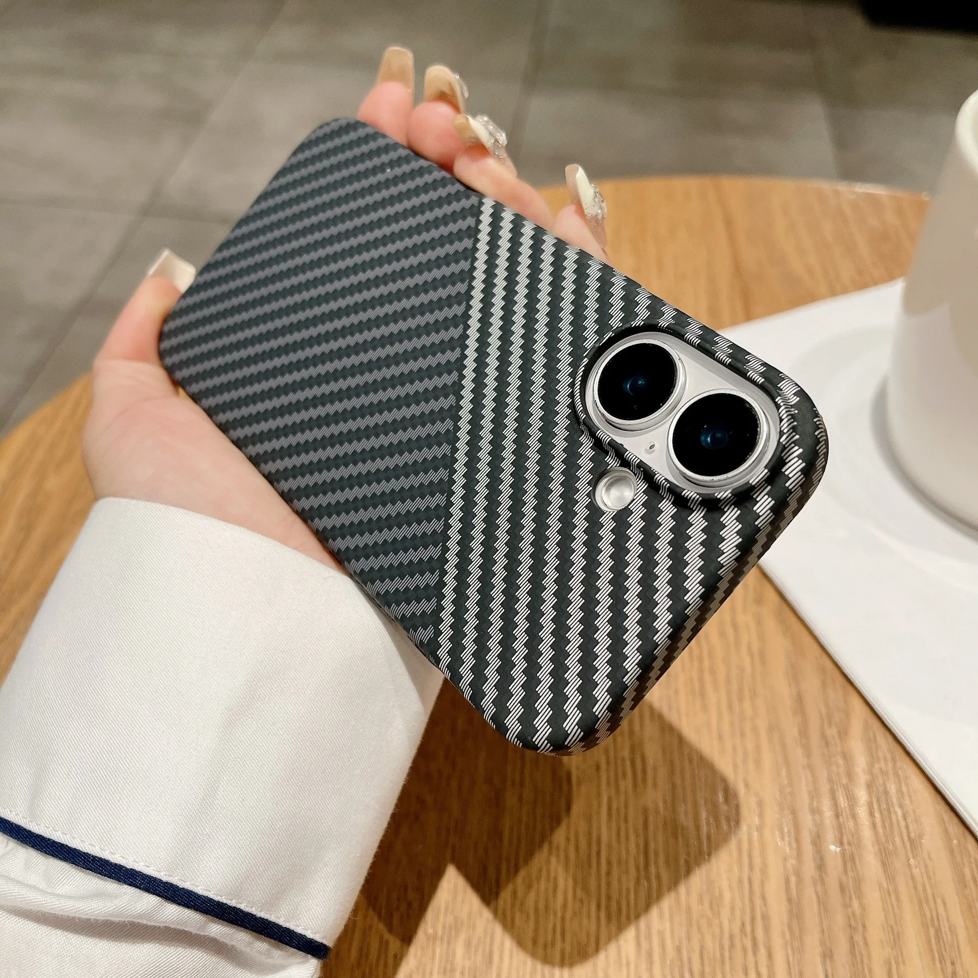product laudtec customize carbon fiber texture phone case built in magnetic hard pc shell mobile protective phone cover for iphone 17-5