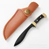 Cuchillo pequeño curvo con mango negro y hoja negra.