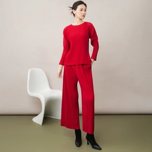 Women's Fashion Two-Piece Set High-Quality Solid Color Top and Straight Leg Pants Polyester Fabric Miyake Pleated Set